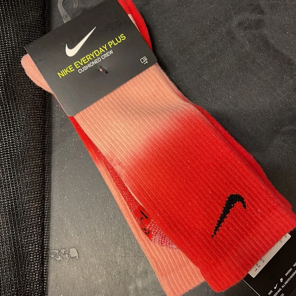 Nike Everyday Plus Cushioned
Multi-Color
Size L
Crew Socks (2 Pairs)
DH6096-902 - Picture 7 of 15